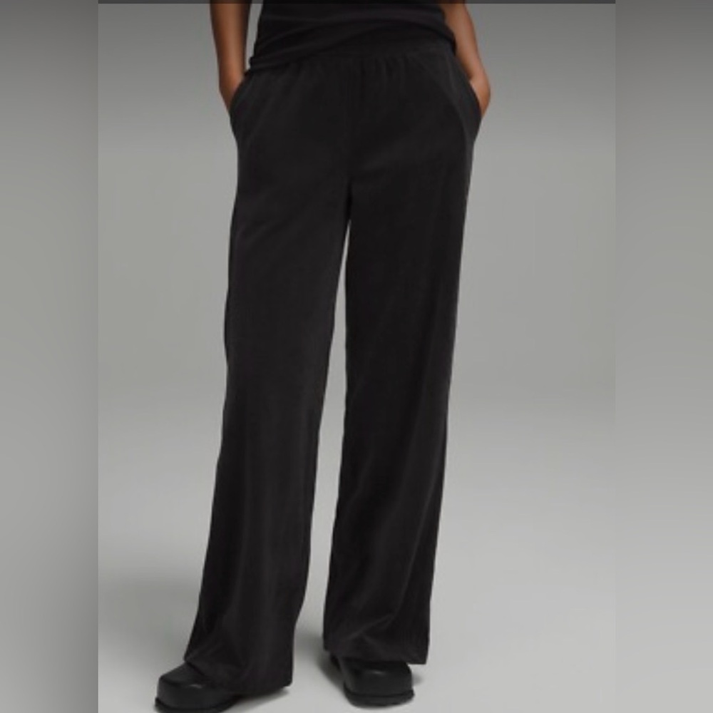 lululemon athletica Women’s Scuba Mid-rise Wide-Leg Velvet Cord Pant